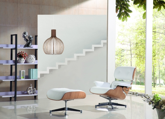 Ghế da chính hãng của khách sạn Eames và thiết kế đơn giản